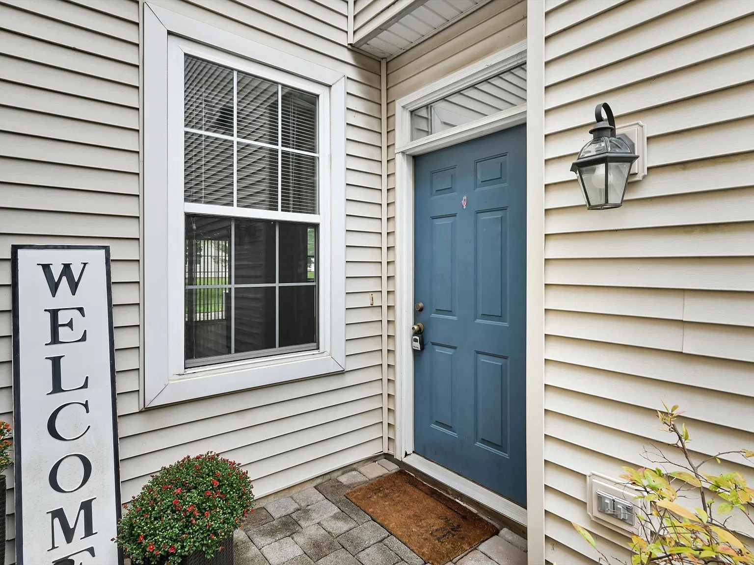 4 bed, 2.5 bath, 1686 sqft, $2,450 — Photo 1