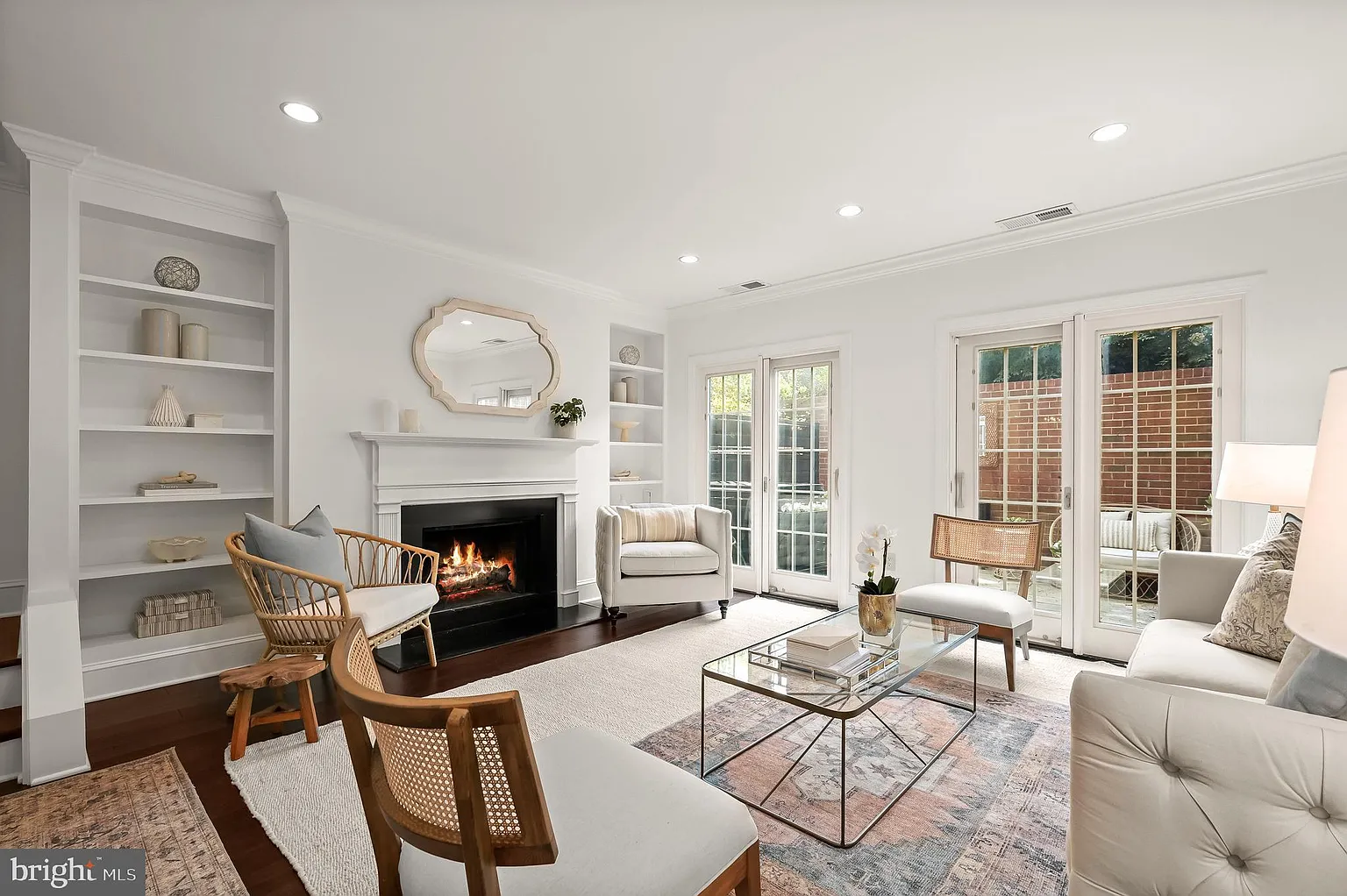 3261 Sutton Pl NW APT D photo 1