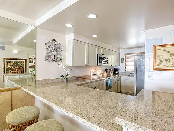 4th image of 70 Hauoli St APT 305