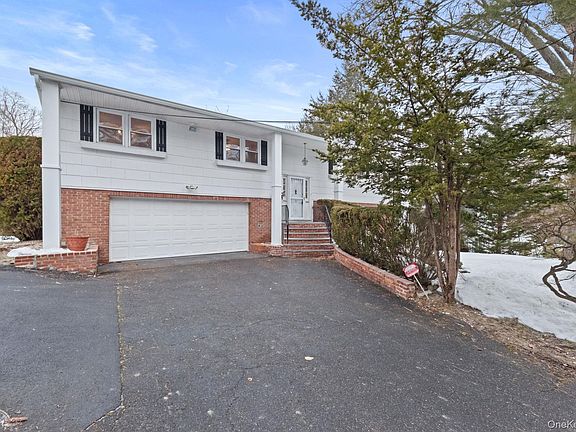 2nd image of 32 Bramble Brook Road