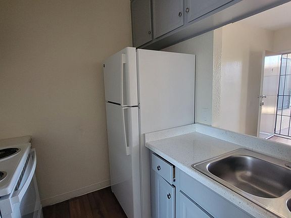 5th image of 4074 Marlborough Ave #9