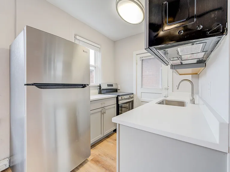 (370) 2526-30 Bellevue — Photo 17