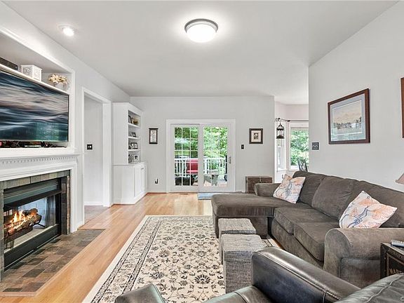 3rd image of 9144 Kings Charter Dr