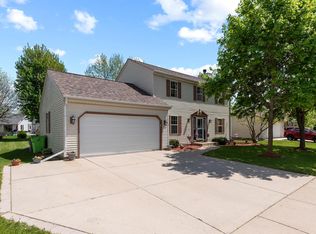 1416 Park Knoll Dr, Hartford, WI 53027