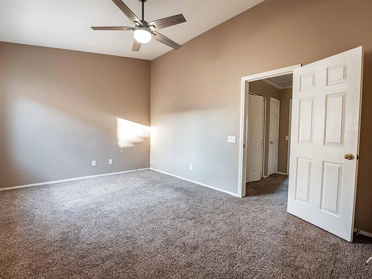 2000 Quartz Cliff St #104 — Photo 24