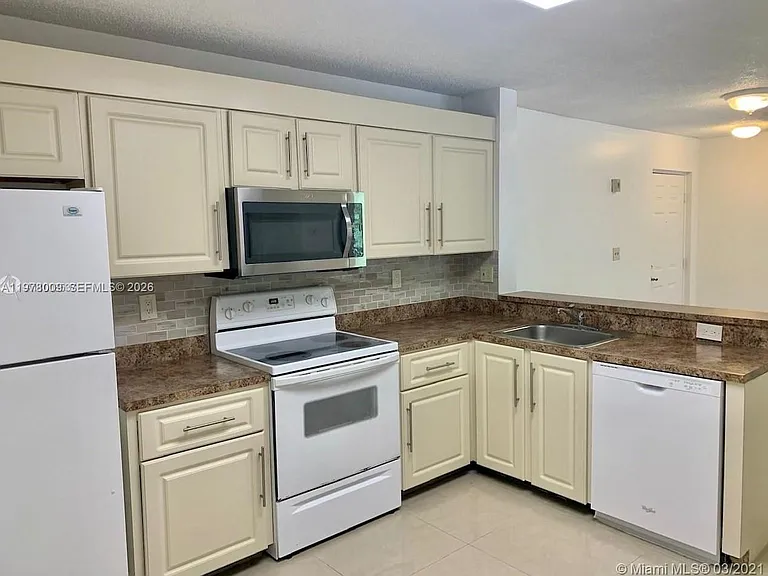 10131 W Sunrise Blvd #204 — Photo 4
