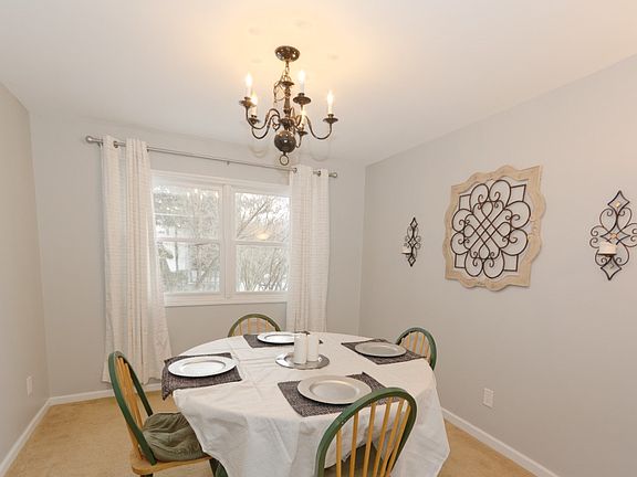 4th image of 8 Highland Ct