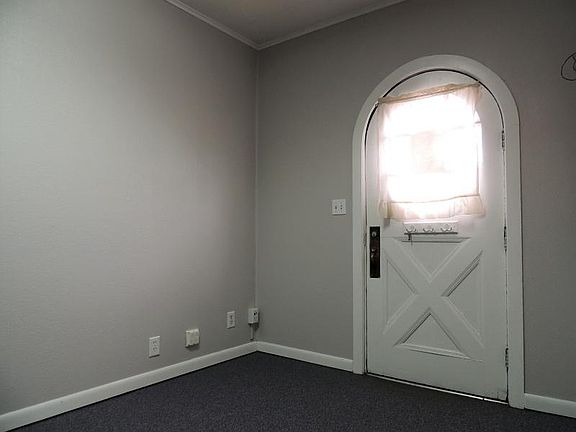 4th image of 125 W Summer St