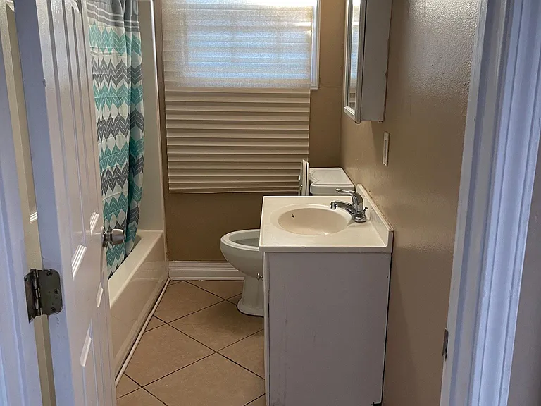 3726 Saint Bernard Ave — Photo 3