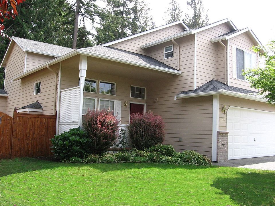Front w/enclosed porch