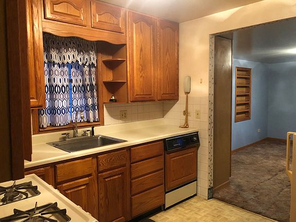 3rd image of 104 E South Park Dr