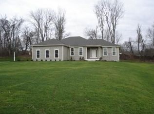 2 Fairway Dr, North Grosvenordale, CT 06255