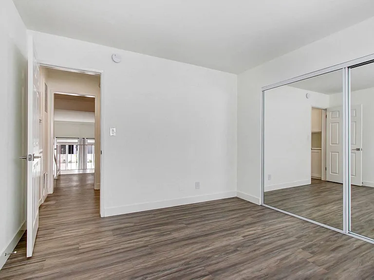 1022 Euclid — Photo 19