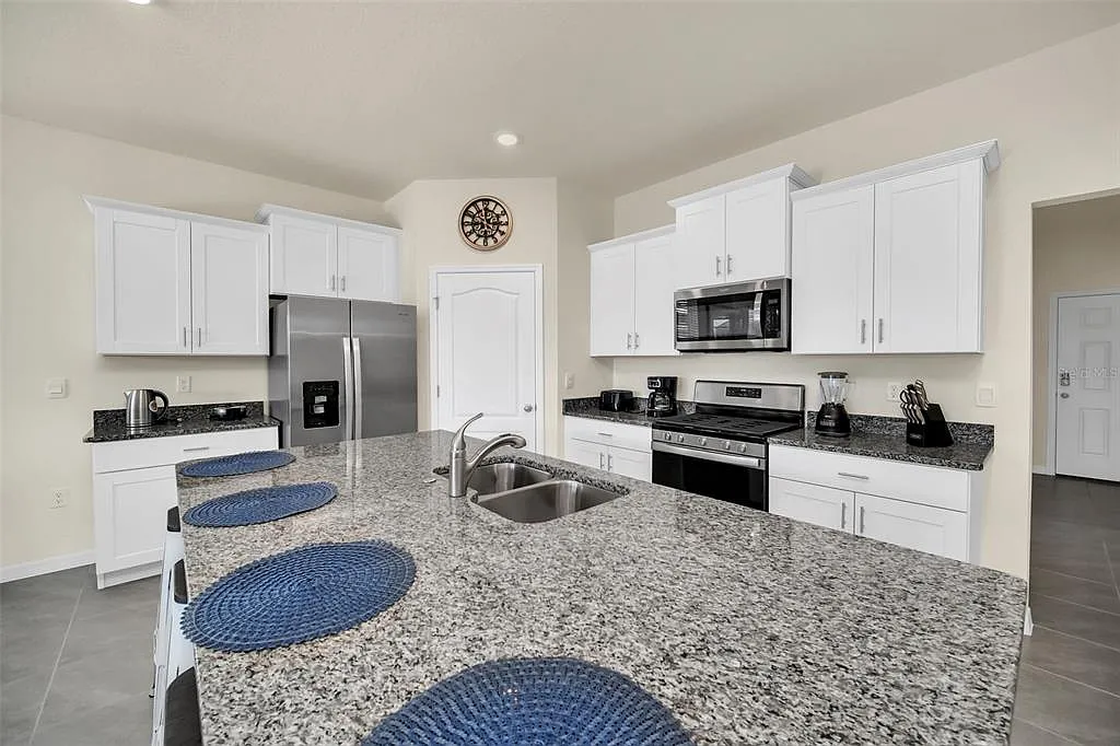 7 bed, 5.5 bath, 3626 sqft, $3,900 — Photo 4