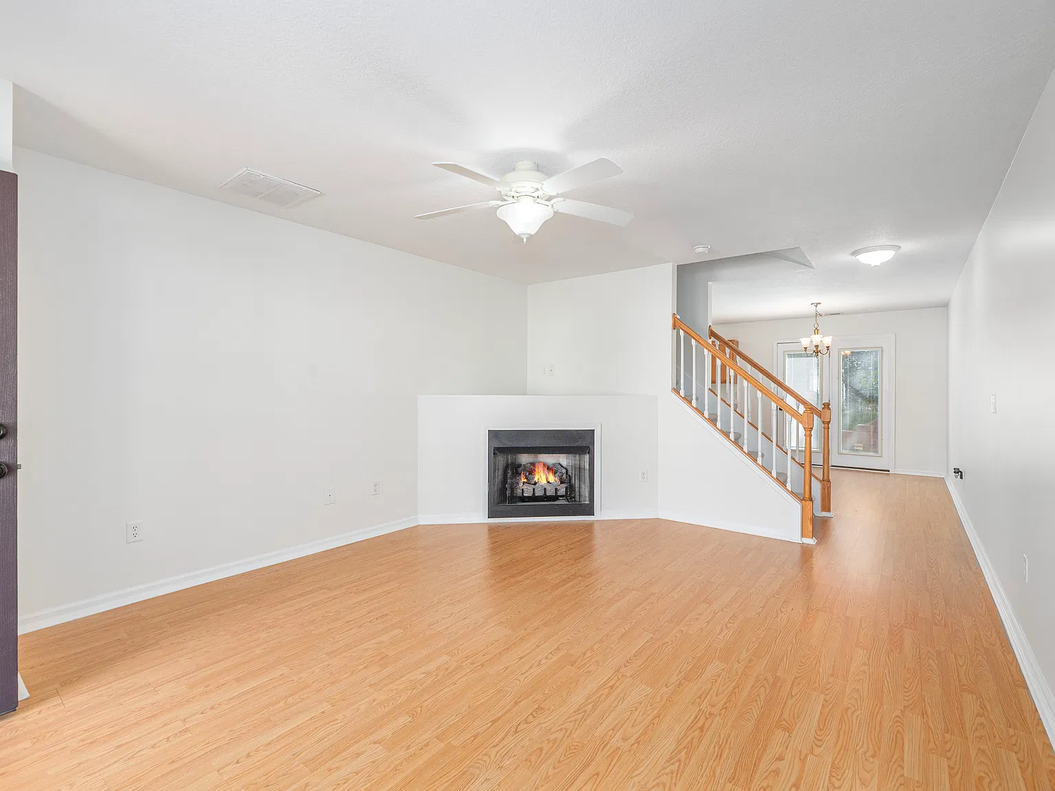 3 bed, 2.5 bath, 1253 sqft, $1,800 — Photo 4