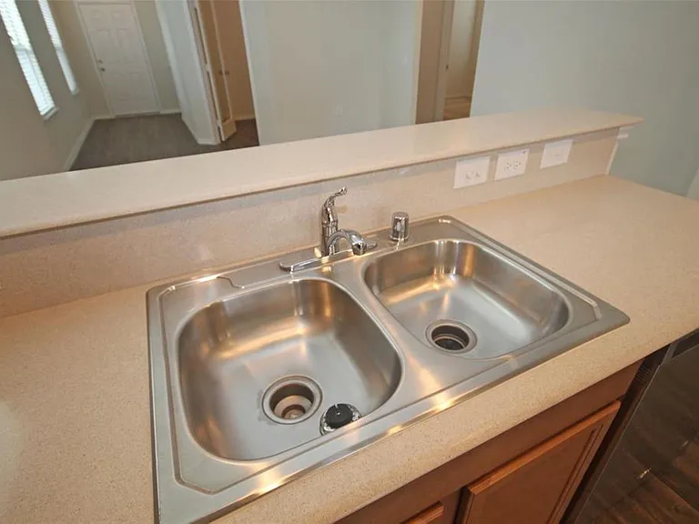 14635 Myrtle Point Dr — Photo 3