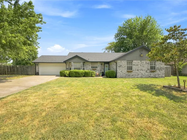 674 Zachary St, Centerton, AR 72719