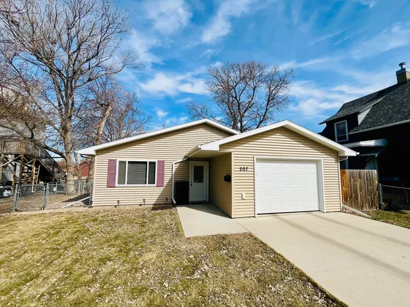 207 7th Ave SE, Aberdeen, SD 57401