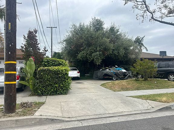 3rd image of 12518 Bellder Dr