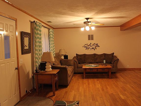 2nd image of 1375 Laurabelle Dr