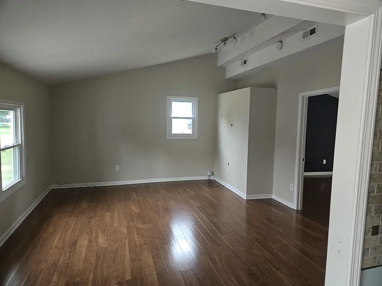 18334 Irving St — Photo 17
