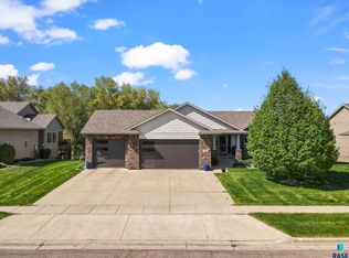 7915 S Copper Ridge Rd, Sioux Falls, SD 57108