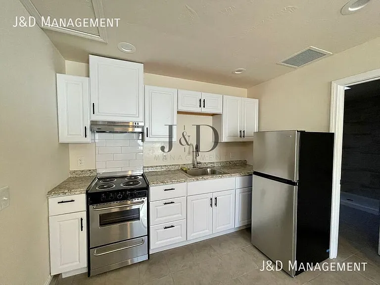 2252 Ocean View Blvd — Photo 5