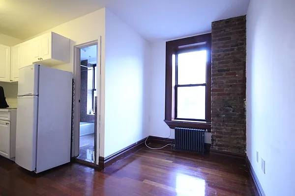 Rented by Dynamik Realty | media 10