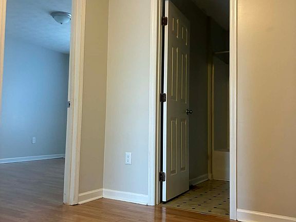 4th image of 521 Four Mile Ave APT A