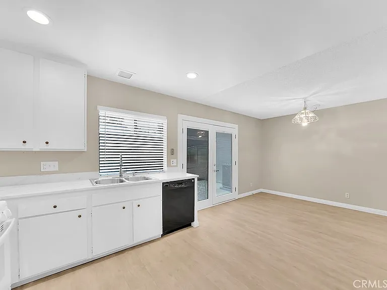 7 Fairfield #145 — Photo 3
