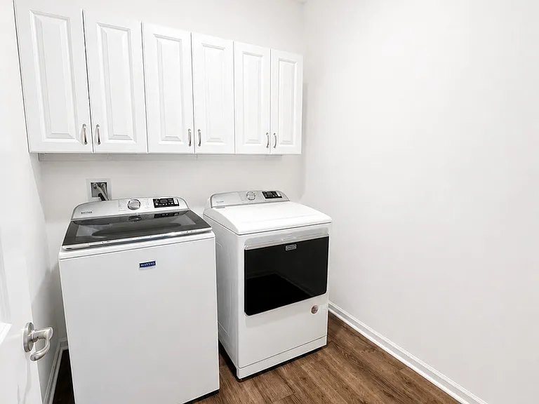 301 Westminster Ct — Photo 27