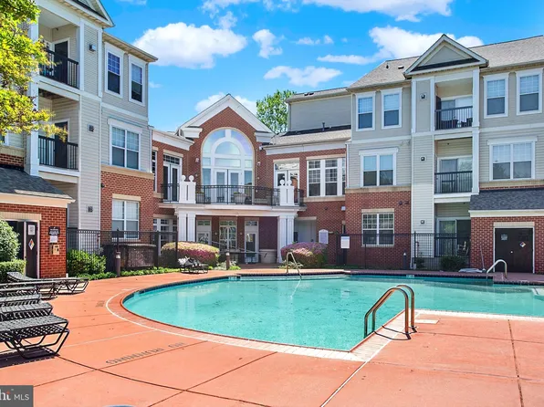 11317 Aristotle Dr Unit 3-413, Fairfax, VA 22030