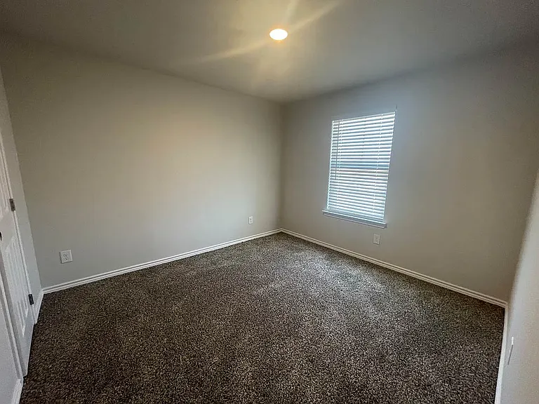 Guest bedroom 1 (empty)