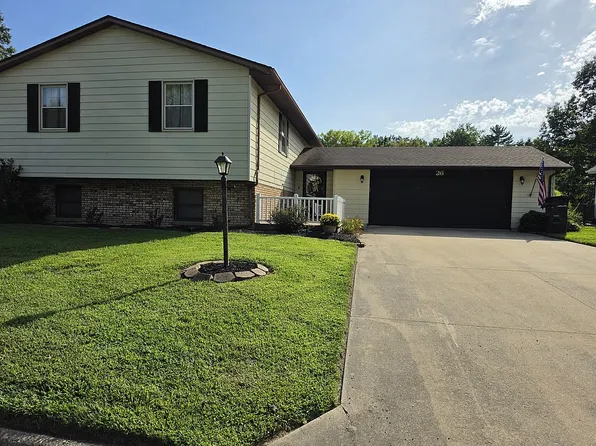26 Islander Dr, Brighton, IL 62012