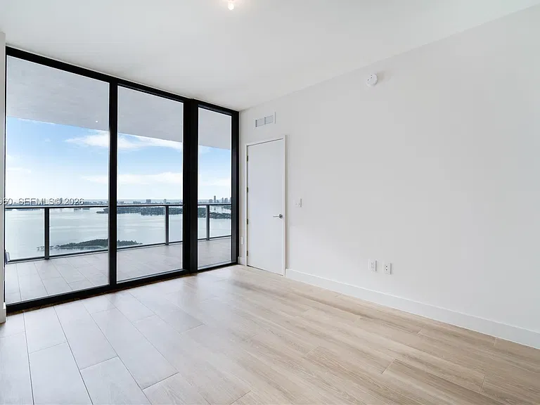 700 NE 24th St #1303 — Photo 4