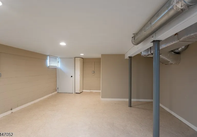 30 Gates Ave — Photo 33