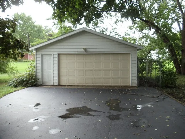 1050 Bishop St photo 1