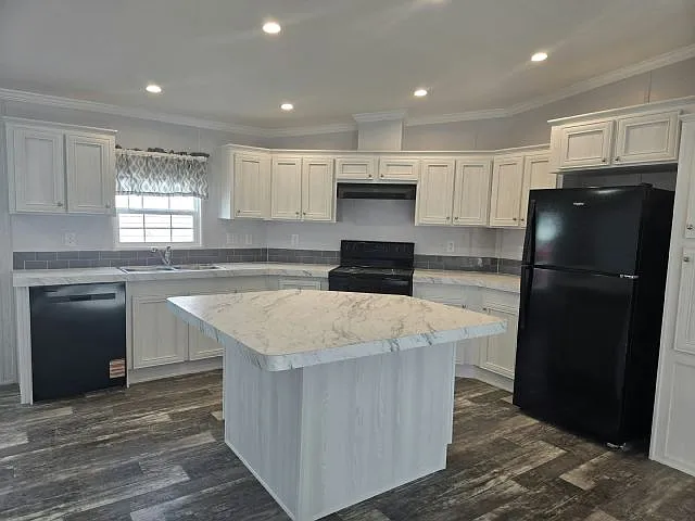 3 bed, 2.0 bath, 1120 sqft, $2,235 — Photo 2