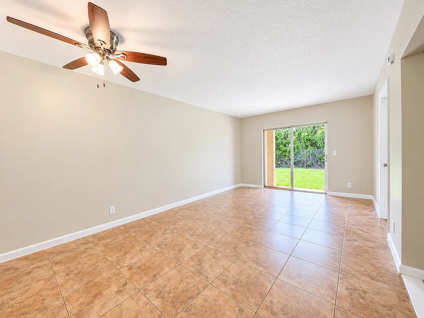 2107 Southeast 3rd Street - 2109 B — Photo 2