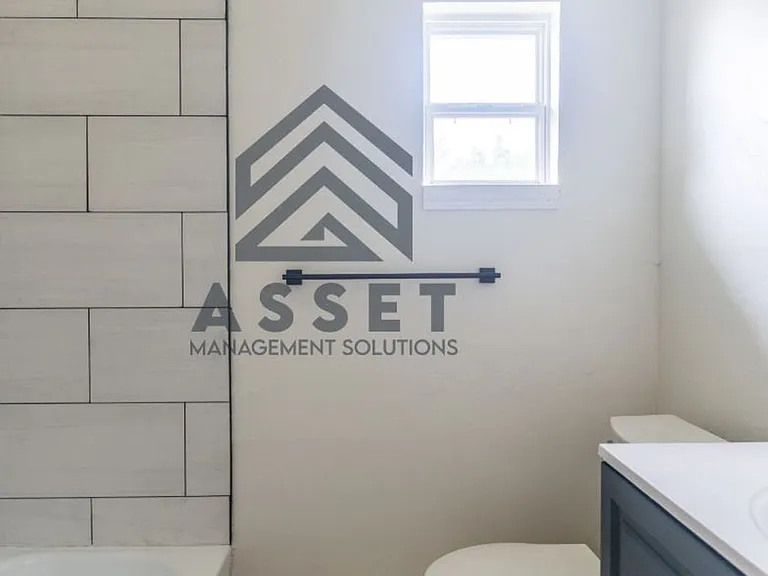 1040 Sycamore Dr — Photo 18
