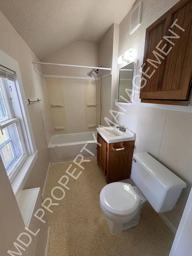 316 N Jackson — Photo 3