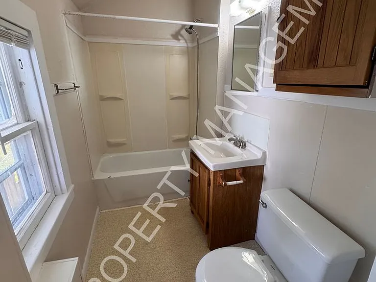 316 N Jackson — Photo 4