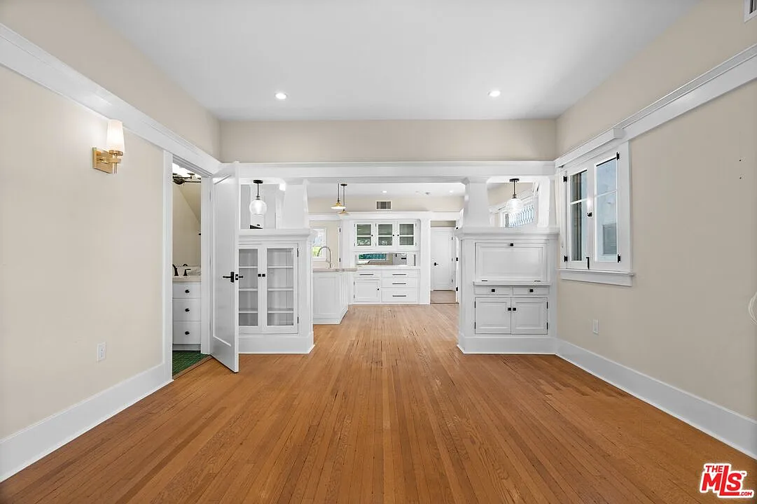 4 bed, 4.0 bath, 3688 sqft, $4,350 — Photo 3