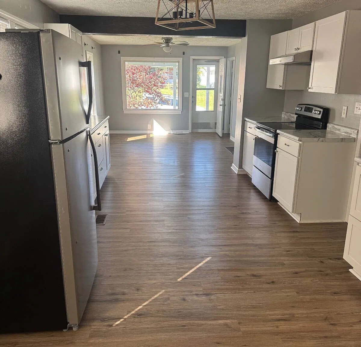 2 bed, 1.0 bath, $800 — Photo 2