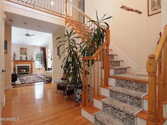 5th image of 9 W Parsonage Way