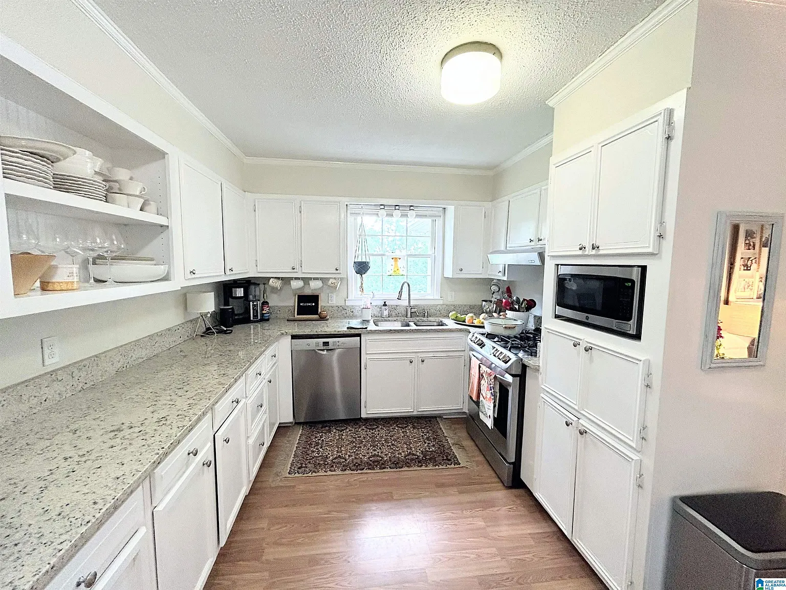 3 bed, 2.0 bath, 1406 sqft, $1,695 — Photo 4