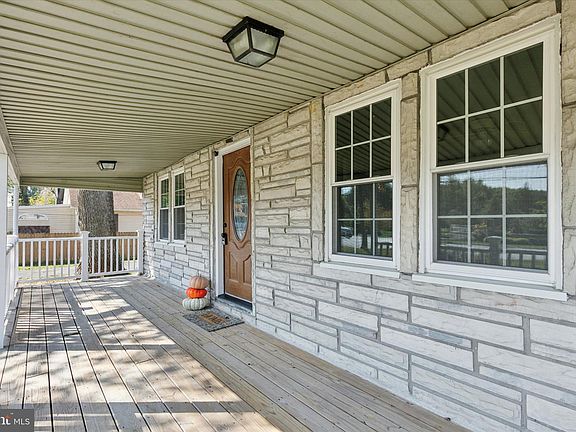 2nd image of 1128 Pottstown Pike