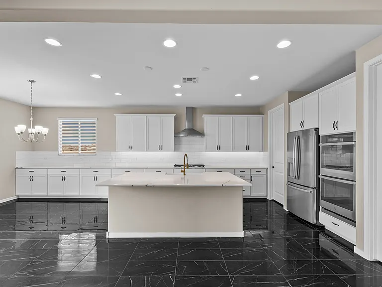 16001 N Columbus Blvd — Photo 20