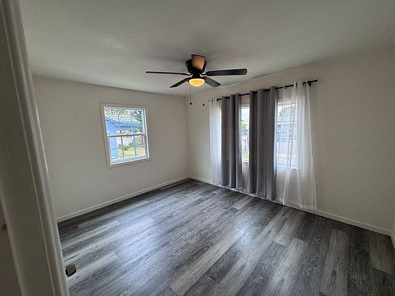 3rd image of 25547 Lane St