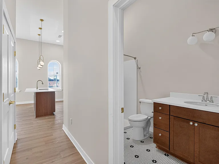 101 Monroe St #5 — Photo 5